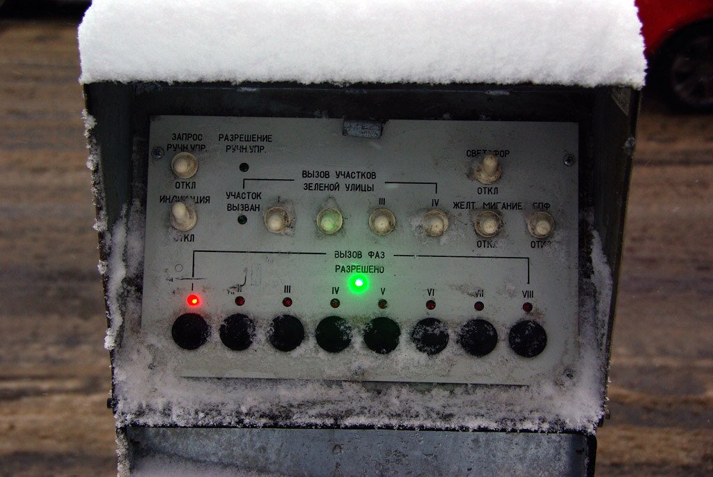 A manual control panel for a street traffic light, letting a person override the automatic sequence